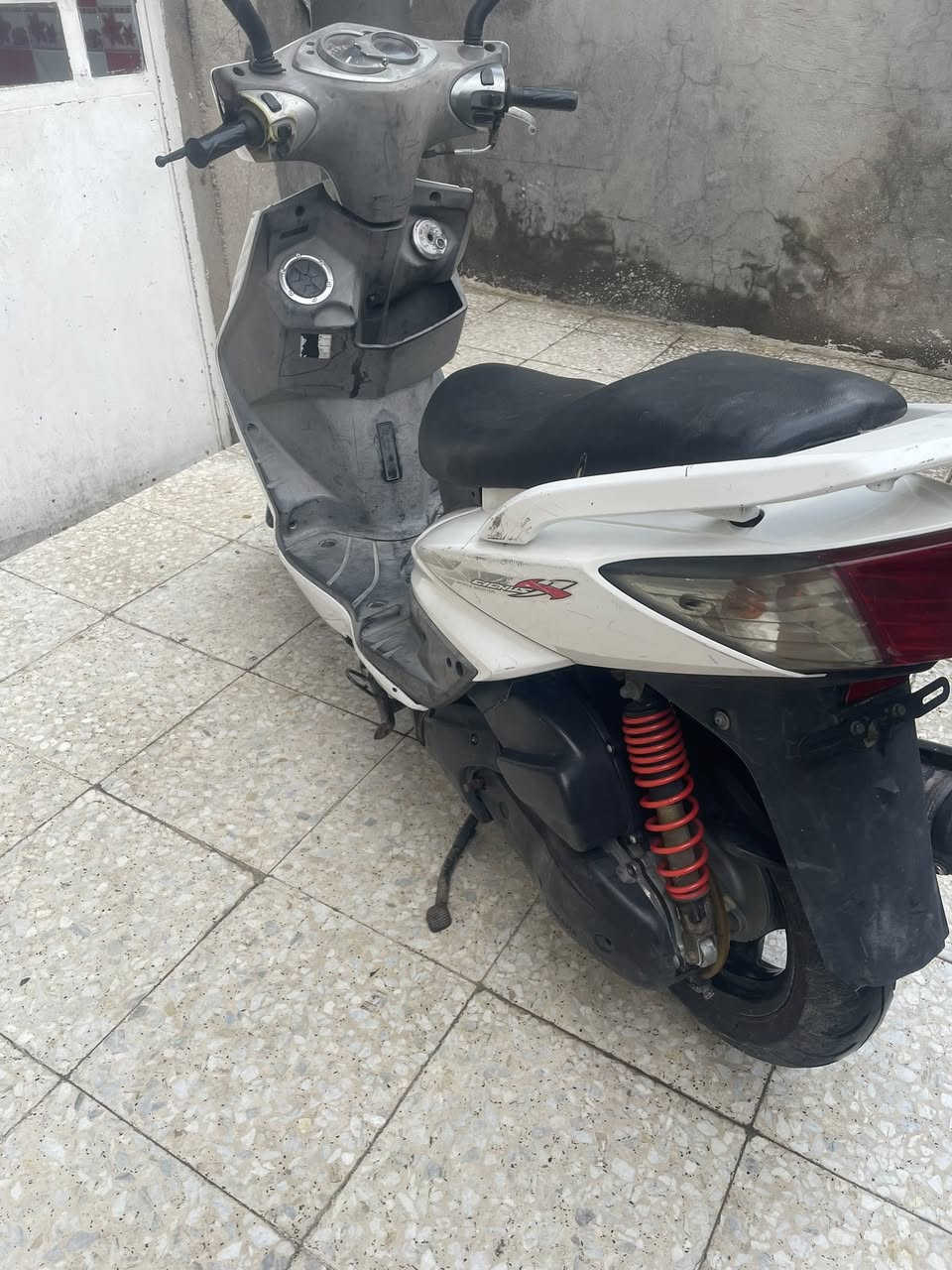 سلام عليكم لبيع دراجة سكنس فحل دراجة مابيهة أي نقص كاملة محرك خير منالله أوراق كاملة زوج تايرات جدد كفرات بلادية ختم واحد دراجة كاملة مكاني بلديات ضباط سعر 700 رقم تليفون ***********
