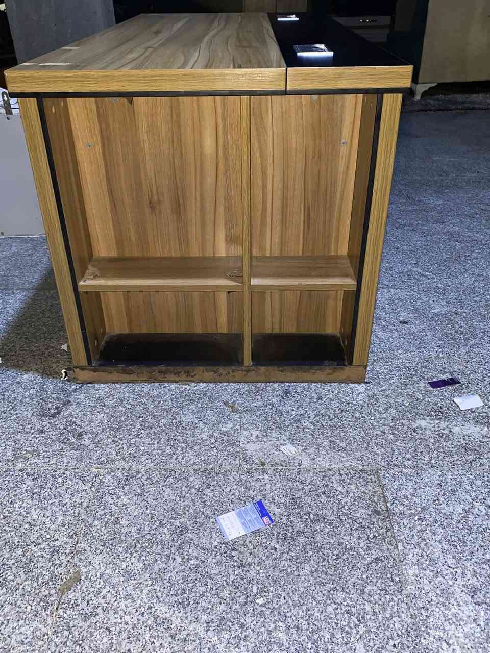 ميز مكتبي الحجم 160 متر وستين نظيف كلش وبي  بس ثنين زلوغ أثر اللاصق الوجهين مثل ما واضح بالصوره السعر 150 العنوان حي المدراء


**إذا كنت صاحب هذا الإعلان وتريد حذفه لأي سبب، رجاءا أرسل رسالة إلى الدعم الفني**