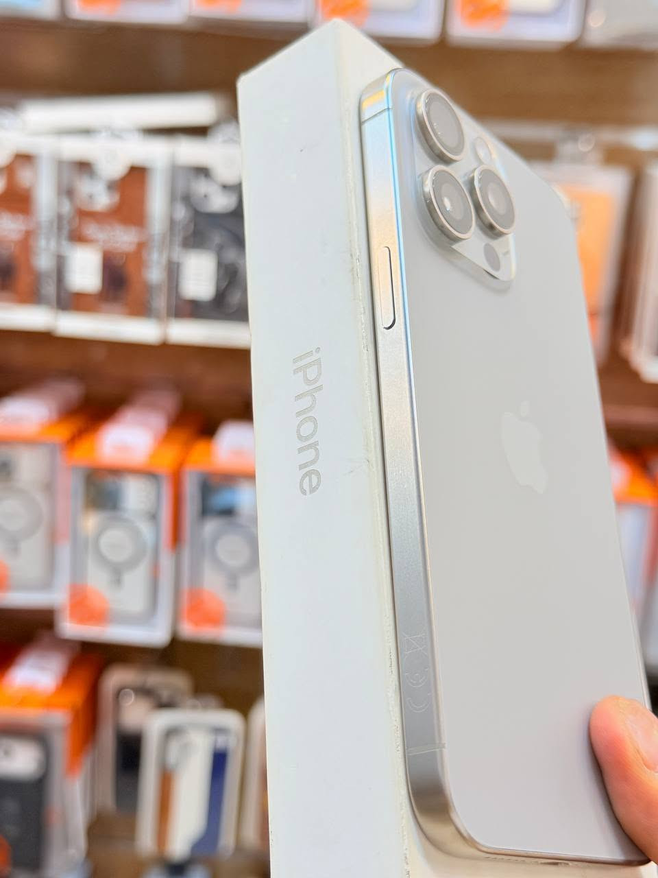 ايفون 15 برو ماكس شرق اوسط📱
ذاكره 256 بطاريه 95 نضافه 100‎%‎ زلغ مابي هو والجديد سوه نموذج M لونه المميز كامل ملحقاته وتر بروف وبلحاسبه كله نورمال وتر بروف يعني كلشي ممبدل بي وضمان وصل 5 ايام اي مشكله او عطل يستبدل فورا 
السعر مليون و75 🔥📲
العنوان بغداد البياع شارع 20 قرب 
مجمع دينار ونص مركز عيسى فون
📞***********

