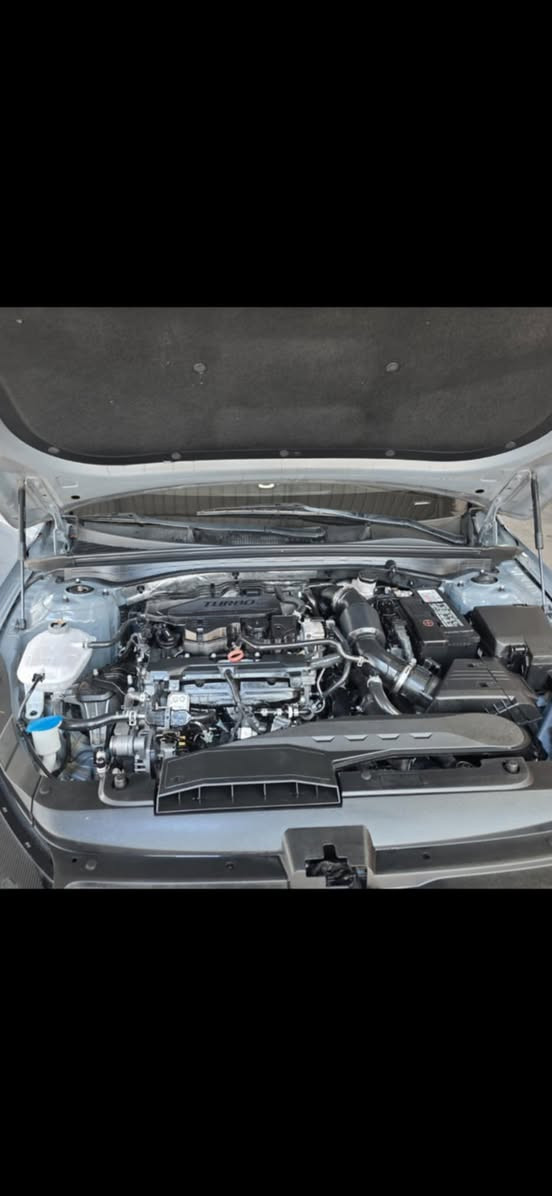 كي فايف موديل 2022 
محرك 1600 توربو 
مواصفات السياره بصمه شاشه چبيره كراسي جلد حساسات رادارات 
السياره سابقاً بدون حادث بيها بارد فقط صارت بيها طخه بسيطه الچاملغ الخلفي يعني بيها قطعه وحده صبغ 
17٫500$ وبيها مجال بسيط 
مكان السيارة بغداد
***********
***********
