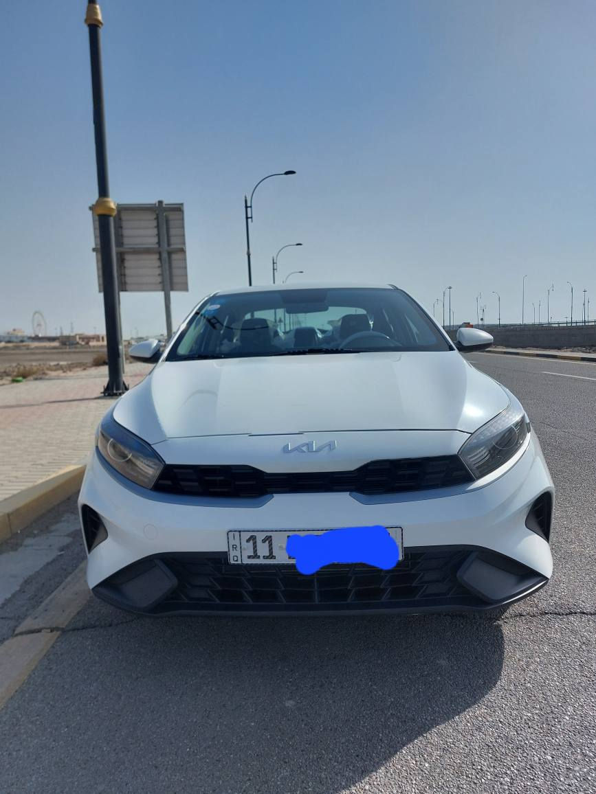 كيا سيراتو موديل ٢٠٢٤ للبيع
السيارة رقم بغداد( المرغوب والجوكر ) تتحول بكل المحافظات مشروع وطني،  مكان السيارة البصرة،  السيارة وارد خليجي الاصلي حرة تحويل بنفس اليوم بأسم المشتري، هزة جديدة وسنوية جديدة ورقم دولي جديد 
محرك ٢٠٠٠ الفين ( المرغوب) وكيرها AT ( المرغوب) ..
السيارة استخدام شخصي ماشية ٣٣ ألف فقط، كفالة عامة من الحادث والضربة والصبغ والتبديل والبارد.
مواصفات نص فول ، تحكم ستيرن، زنون، حساسات، كاميرا خلفية، نظام S سبورت رياضي ، تخم تاير ياباني اصلي ماركة برجستون قبل ٦ ايام شاده الها ، السيارة بحالة الوكالة وستيكرات الشركة موجودة ، ألف دينار ماتصرف عليها 
بالعافية على اللي ياخذها 
بيع مستعجل جوه السوك السعر ١٧٥
مكاني البصرة غير متواجد على النت 
اتصال فقط ***********  
والله يرزقكم جميعا بحق محمد وال محمد
