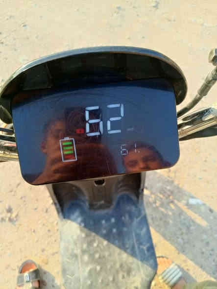 اسلام عليكم للبيع دراجه 🛵شحن من شركت الريان المواصفات حساس بريك تايرات جدد السرعه الحققيه 62 السعر 500 و بي مجال حك الجيه  الهاتف ***********.
