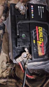 باتري حجم صغير مناسب لاي سيارة شغال بشرط جديد بليلون سعر 50 الف بيها م...