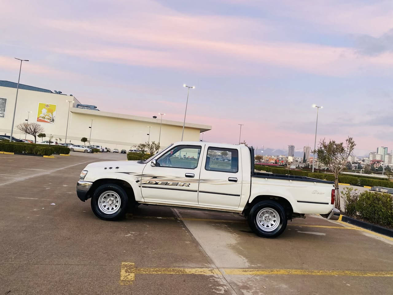 دير مۆدیل ٢٠٠٨
سەنەوی تا ٢٠٠٨ تازەیە
بۆیاخی نییە زۆر باک و جوان ماوەتەوە جواتایەی تازەیە  ماشاأللە زۆر جایزە ٢٠٠ هه زار رۆشتەوە  نرخی ٥٨ گەڵا 
***********
***********
