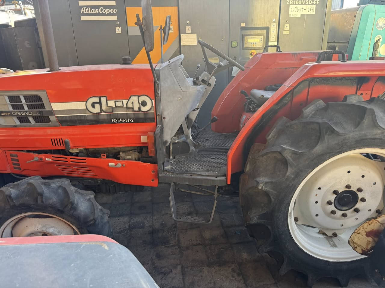 الهم صلي على محمد وعلى آل محمد  
خير الناس من نفع الناس  
كابوته حجم 40 
4سلندر جديده ياباني 
فورويل 
مع رفاس 
تخم تاير جديد 
 السعر 85 ورقه 
مكانه النجف الاشرف شارع المطار 
الاستفسار ***********
