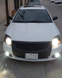 ميتسوبيشي گلاند • ٢٠١١ • اوتوماتيك