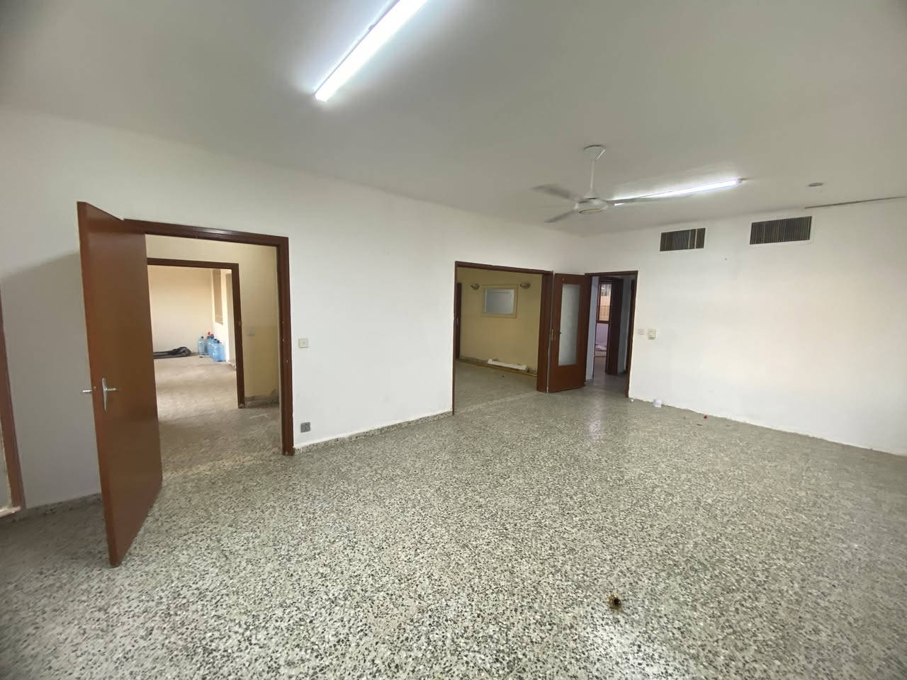 بيت ٤٠٠ متر للبيع  طابو صرف موقع مميز جدا على شارع تجاري يقع في دوميز قرب مدرسة دجلة واسواق الوسام
٣ غرف نوم وملحقاتها
*********** واتساب تليكرام اتصال
*********** واتساب تليكرام اتصال
*********** واتساب تليكرام اتصال
