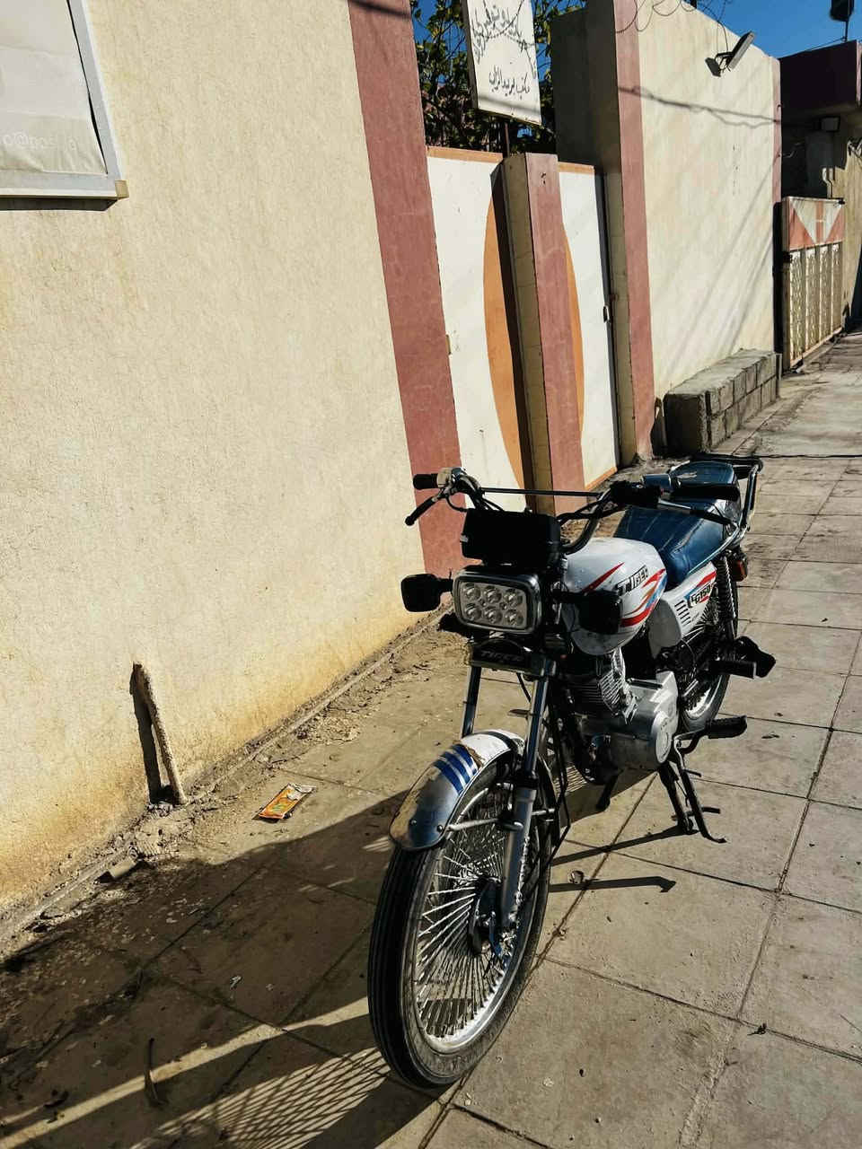 موطور للبيع اربعه كير
موديل ٢١ 

محرك مفتوح كهربائياته شغاله 

السعر ٣٠٠ وبي مجال 

اتصل ***********

ناحيه الزاب
