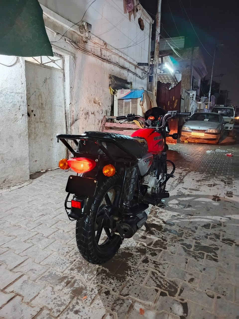 السلام عليكم دراجه بوكسر موديل ٢٠٢١دراجه نضيفه مال مامشتغله دلفري للبيع السعر ١٤٠٠مكاني بغداد الشعله دراجه نضيفه فول تواصل خاص  أو واتساب ***********
