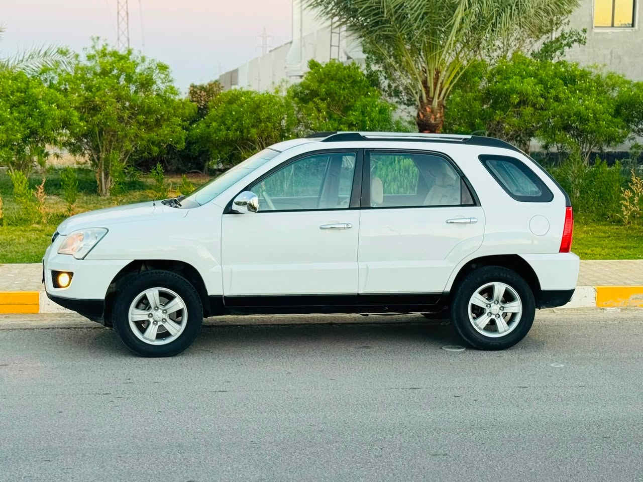 السعر ب107$مجال بسيط 
سبورتج 2010خليجي فول 1/1

رقم سليمانيه 
شرط الغرامات والتحويل
ماشيه 220km
⛓️‍💥محرك2000ممفتوح دوش شرط لاتبخير ولاتنقيص

⛓️‍💥كير اتوماتيك بدون اي عيب مال بيت"
فول مواصفات فتحه داخل صاج 
تدفئة /تبريد/كهربائيات/صدر/تايرات/كلها مكفوله 

⚒️سياره استخدام شخصي جديده برغي ما ناقصها Ⓜ️
⚒️سياره بيها باب السايق مشخوط وراشه كلير السونار مع الصور Ⓜ️

السعر 107$💸

تايرات 4️⃣ جديدة 
صدر امامي خلفي كلا جديد 🆕 
مكان السيارة صلاح الدين تكريت الديوم
رجاءً ما أقفل سعر بالتلفون تعال وتدلل 
للاستفسار

***********
