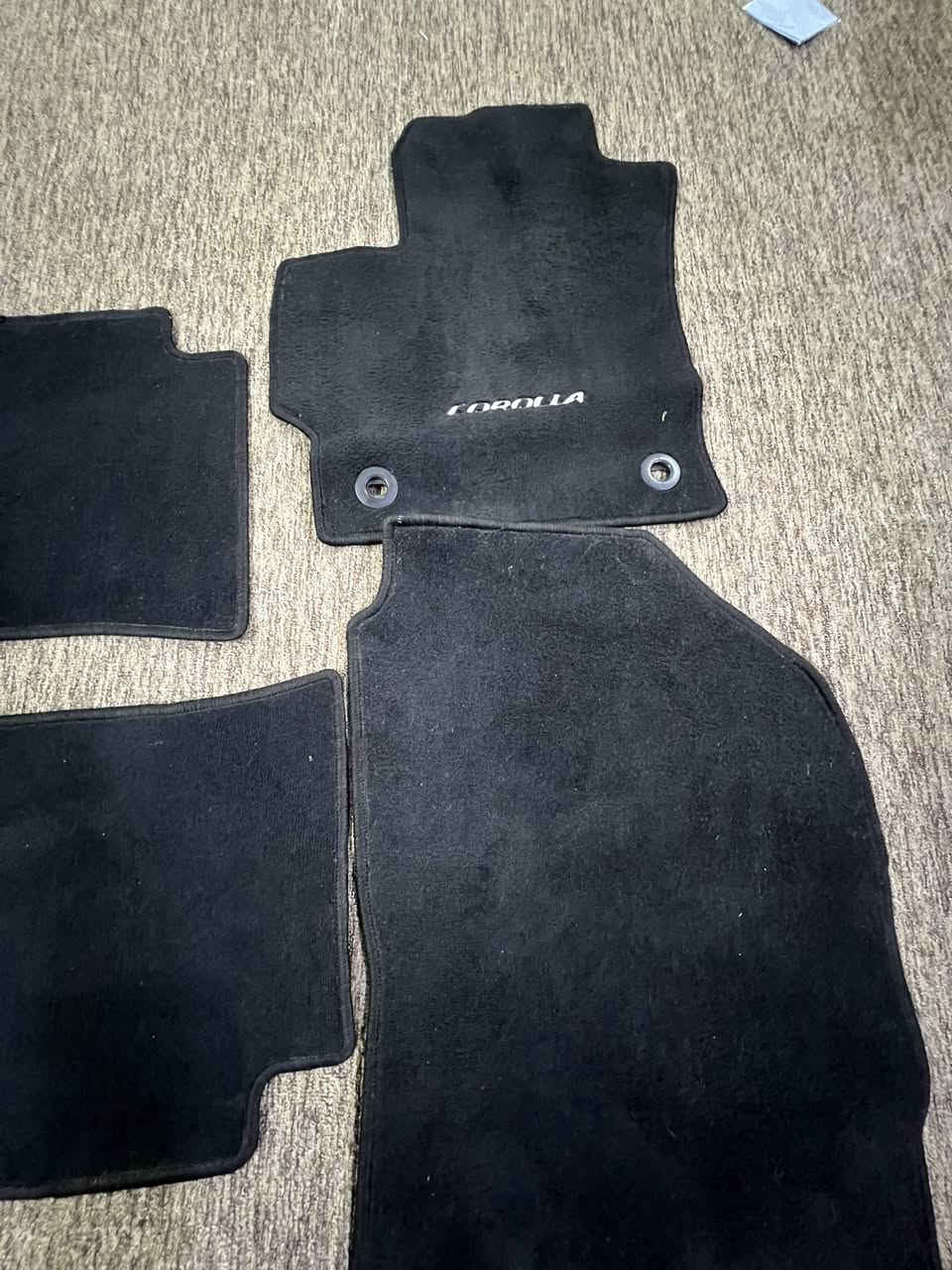 كاعيات كورلا هايبرد او بانزين من 22 إلى 24 كاعيات سياره اصليه السعر 75 وبيه مجال بسيط الرقم ***********

