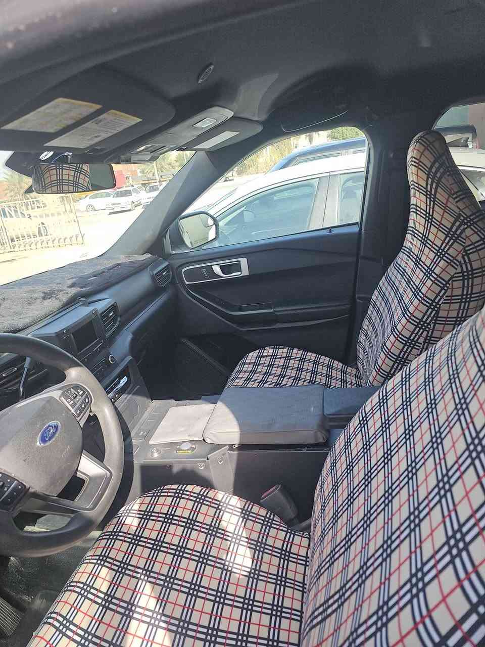 فورد اكسبلور بوليسي موديل 22 محرك 6سلندر 3300 ماشيه 8الف ميل السعر 165بدون رقم  
***********
***********
