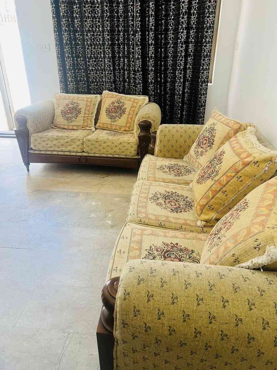 اغراض للبيع الكاونتر تفصال درجة اولى جديد غير مستخدم صار عليه ب875 الله شاهد رايدة 700التخم تركي باله نظيف جدا 7 مقاعد رايدة 500 وبي مجال عنواني بغداد السيدية واتساب ***********
