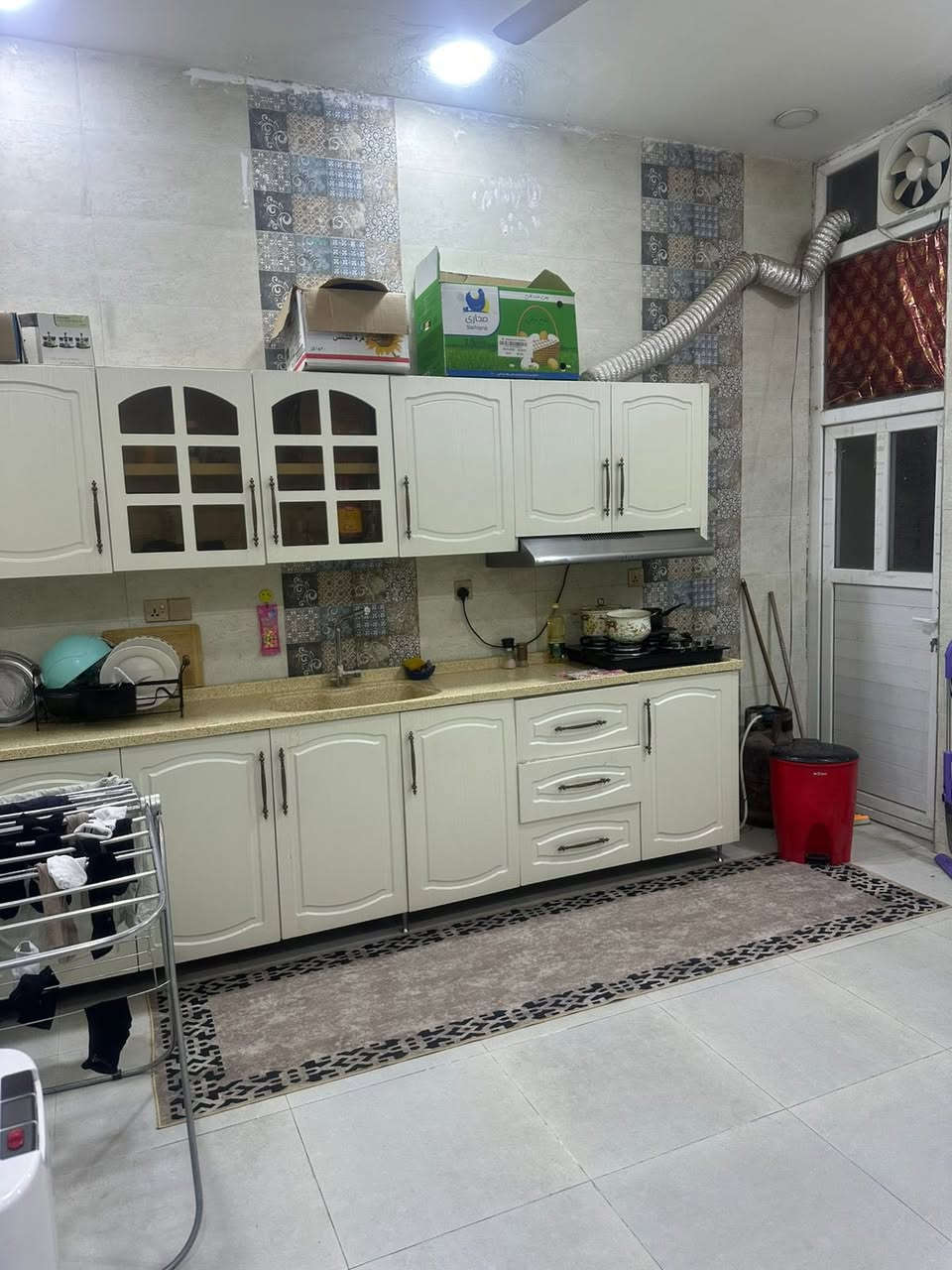 شقة أرضية للإيجار في المنصور – حي المهندسين
غرفة نوم + صالة + مطبخ + حمام
موقع هادئ ومناسب للسكن.

📞 ***********
