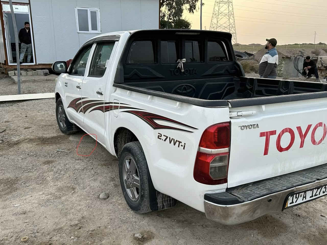 السلام عليكم 
تويوتا موديل 2014. واتماتيك 
رقم كربلاء تحويل مباشر 
بيها بارد شويه في الچاملغ اليمنه 
و صبغ في التكمه مال الباب الوره 
و الباب مال البدي مبدل 
السعر 205$ وبيه مجال 
📍 العنوان صلاح الدين سامراء 
*********** عبدالله
