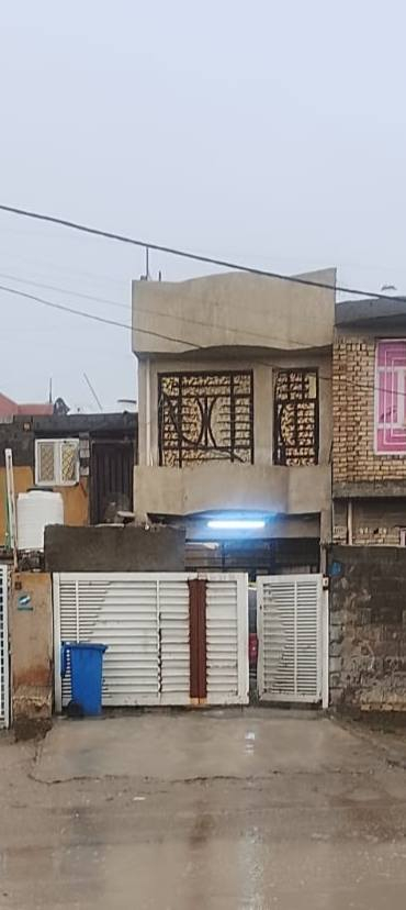 السلام عليكم بيت للبيع شارع 15 مقابيل تربيه طابق الاول استقبال وصاله وغرفه نوم وصحيات خارجيه وداخليه وطابق ثاني غرفه لبيت واجهيه 4 ونص ونزال ٢٥ سعر 95 وبي مجال رقم ***********
