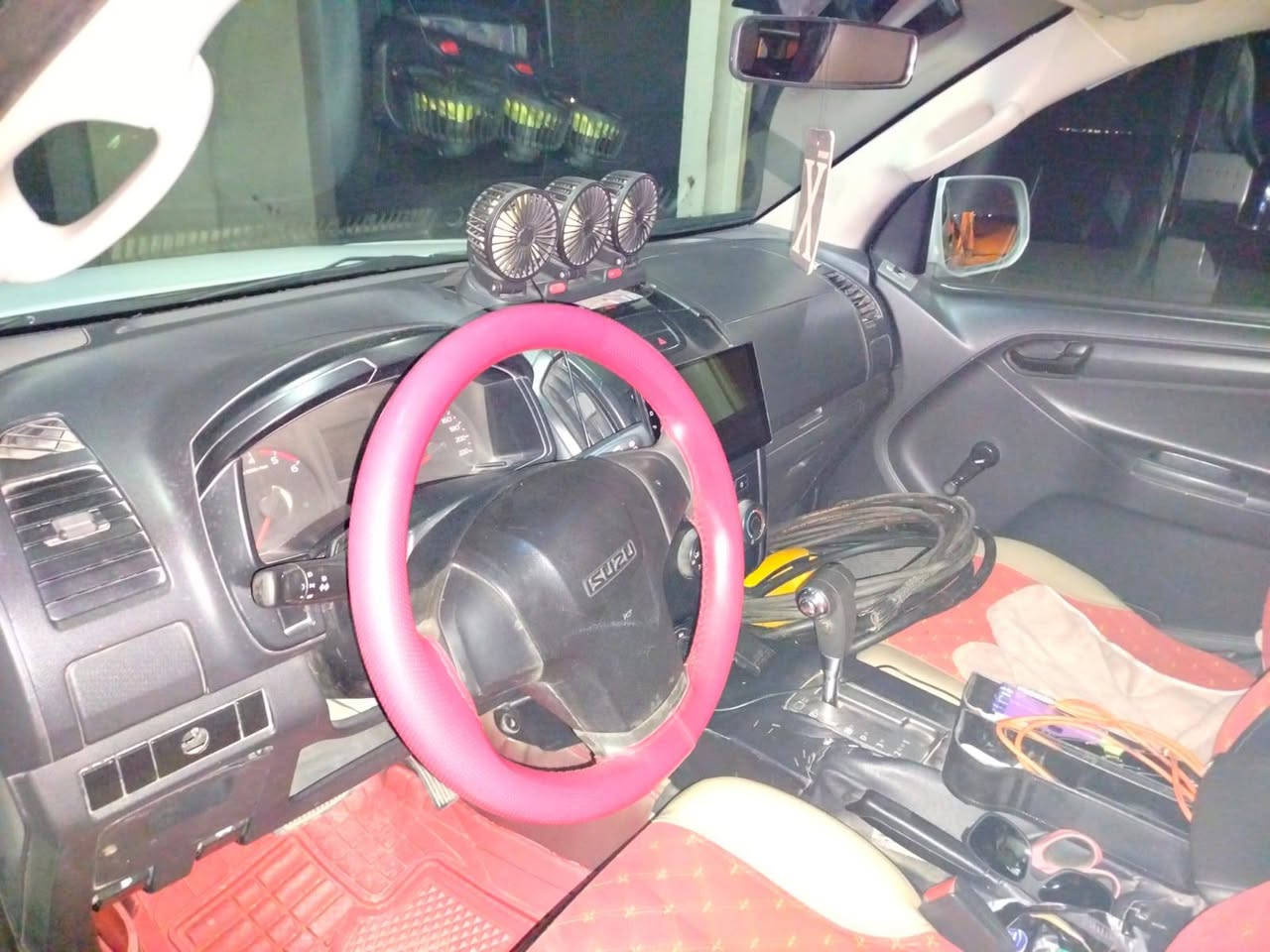 السلام عليكم سياره ازوزه للبيع موديل ٢٠١٣ مكينه استاركس مسكر السعر٨٥ وبيها مجال ترهم مراوس للاتصال ***********
