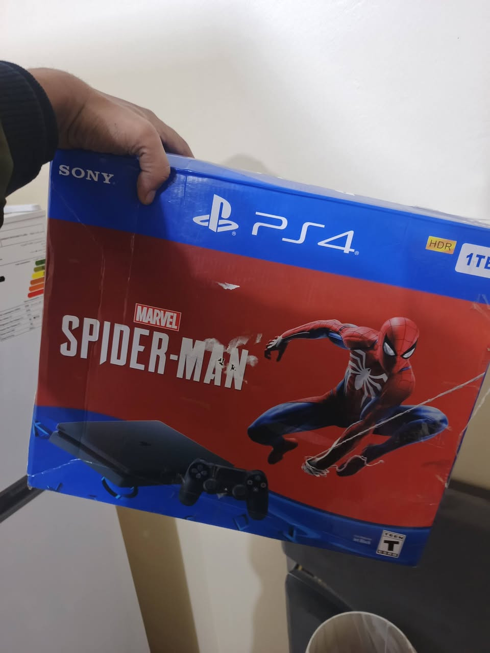 بلي 4 سلم ثنين يدات
مهكر متروس العاب واحد تيره ب 270الف وبي مجال مع اليو بي اس 
 ***********
