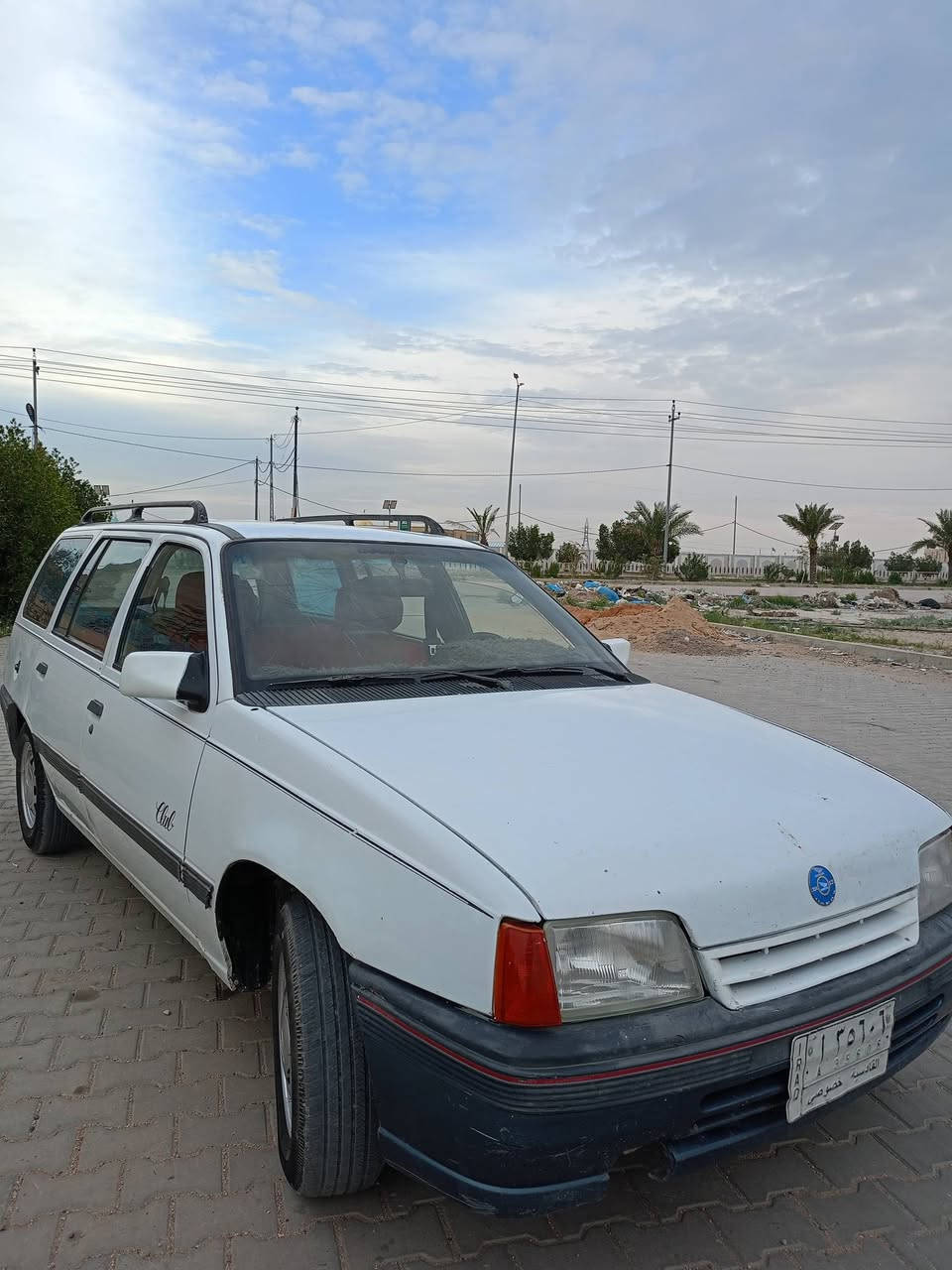 السلام عليكم كاديت سياره جاهزة مابيها نقص مشروع وطني سنويه 28 تخم تاير ترايك للبصره  السعر المطلوب 20 وبيه مجال مكاني نجف الاتصال *********** مداور ثاني يوم
