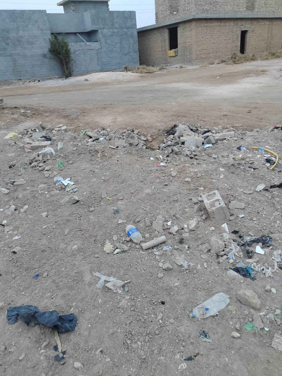 العنوان /حي المختار قرب جامع الخناجرة تبعد عن التبليط مسافة 500متر تقريبا
مساحة القطعة -300متر 16*19
بيه وصل طابو باسمي 
علما القطعة زنجيل عل شارعين 
السعر المطلوب 16ونص وبيه مجال 
للاستفسار اتصال عل الارقام التالية 
***********
***********
