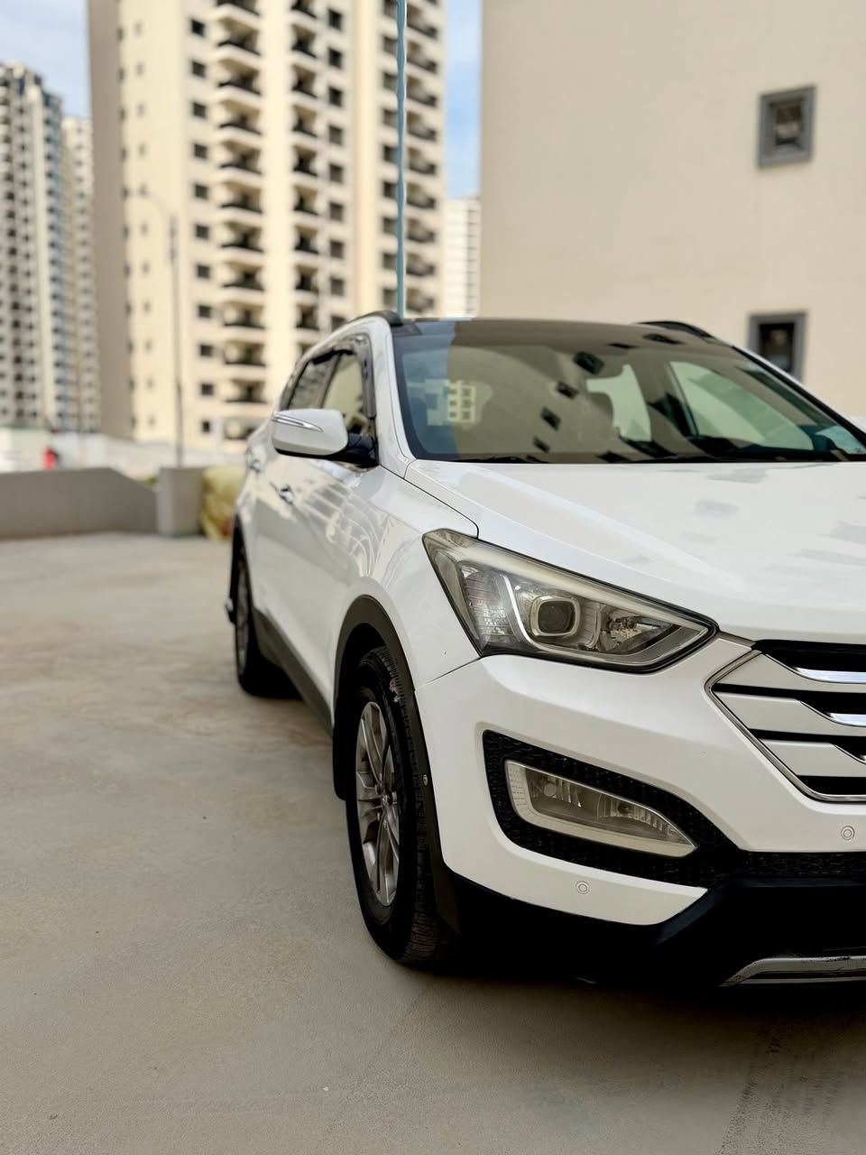 السلام عليكم
للبيع سنتافي امريكي فول مواصفات 2015 
 ٤ سلندرGDI AWD Sport عليها برمجه دوانز
بانوراما بصمه تشغيل+بصمتين ابواب اماميه + دخول ذكي
كشنات كهرباء +جلد تدفئه + خزن ميموري + الاماميه مساج
رادار جانبي + اشاير بالمري + مري قلاب + بردات بلادي
لد نهاري + حساسات اماميه وخلفيه + صندوك كهربائي 
4 وضعيات ستيرن (ايكو نورمال كونفرت سبورت)
تبريد مناخين منفصل + قطعتين + سستم سماعات
تحكم ستيرن جهتين + كامره بلادي + شاشه كبيره
السياره حادث امريكا خفيف بنيد صبغ وتبديل دعاميه ومازدات 
12 ايرباك كشنات وتكم وبرده ودشبول 
ايرباك ستيرن طاك 
رقم الجديد سنويه جديده
السعر 125 وبيها مجال بسيط للشراي
 مكان السيارة البلديات 
***********
موجود واتساب
