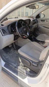 توسان موديل 20 وارد امريكا حادث بنيد فقط الاستفسار على هاذه الرقم 0782...