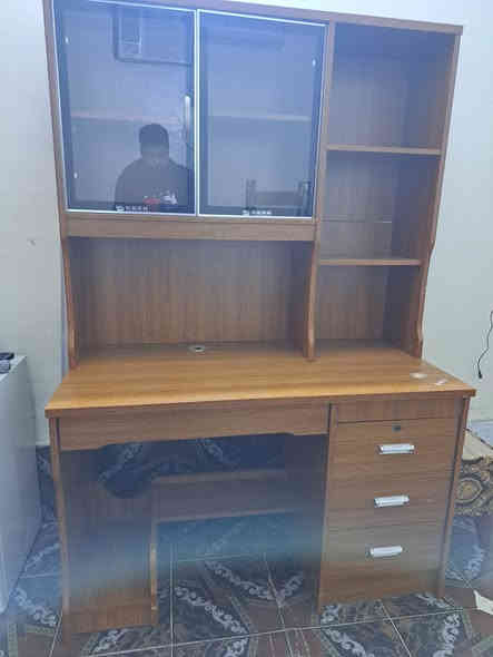 مكتبة للبيع جديده ستخدام قليل 
سعر١٥٠الف ناصريه مركز رقم تليفون
***********
