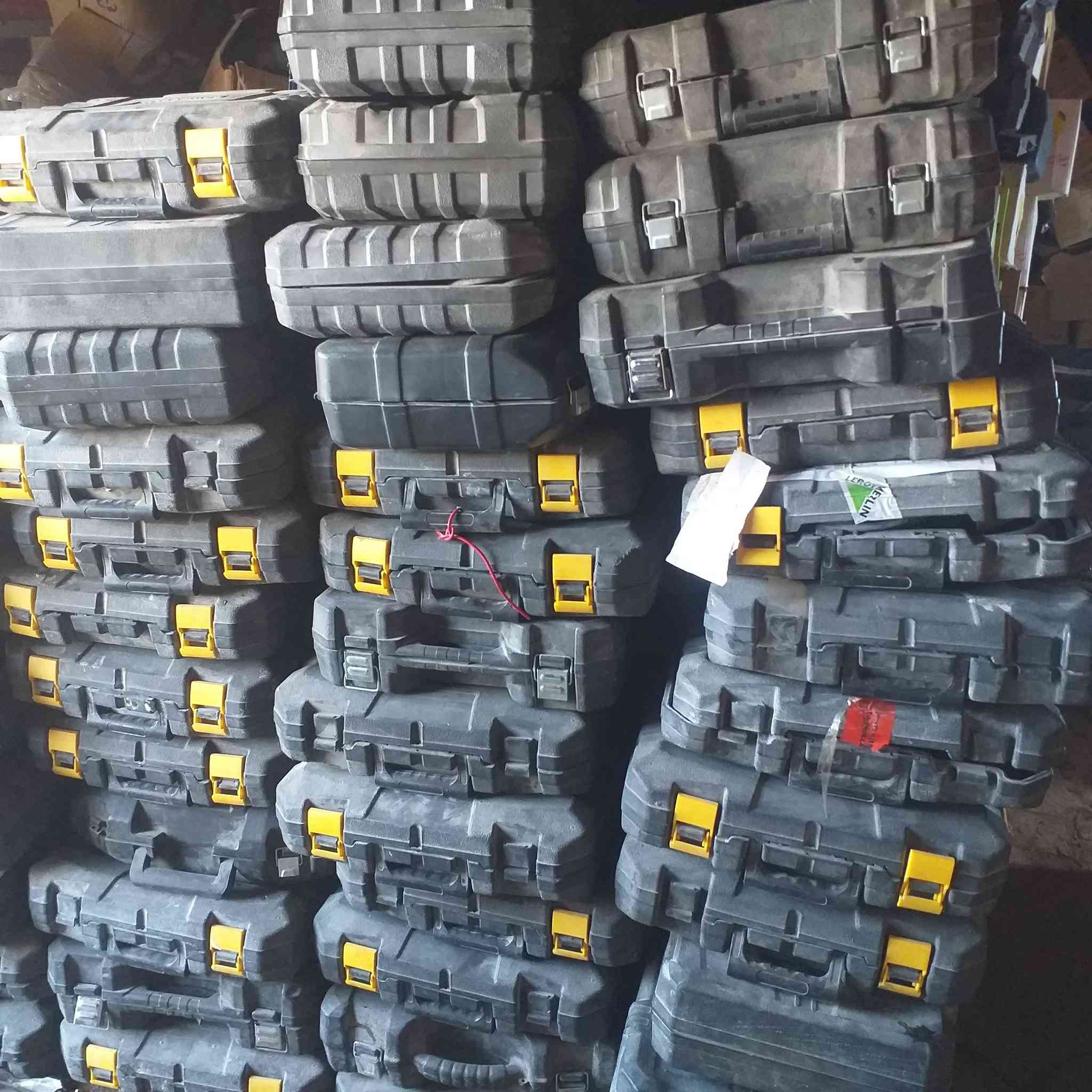 دريلات همر بور كلاس ١٥٠٠واط عدد ١١٠ البيع جمله فقط ماكو مفرد شغال على فحص العنوان النجف كوفه رقم موبايل ***********
