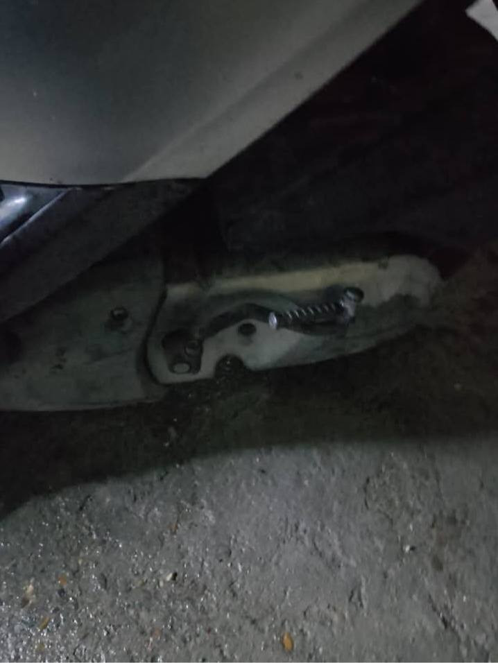 سلام عليكم متاح دراجه بريز ياباني سرعه 140 سلف وهندر الكهربايت شغاله المكينه ناعمه ممفتوحه شلعه ومعدل قفل ستيرن قفل جنطه أوراق كامله سعر ٤٠٠ عنوان مدينة الصدر رقم الهاتف ***********
