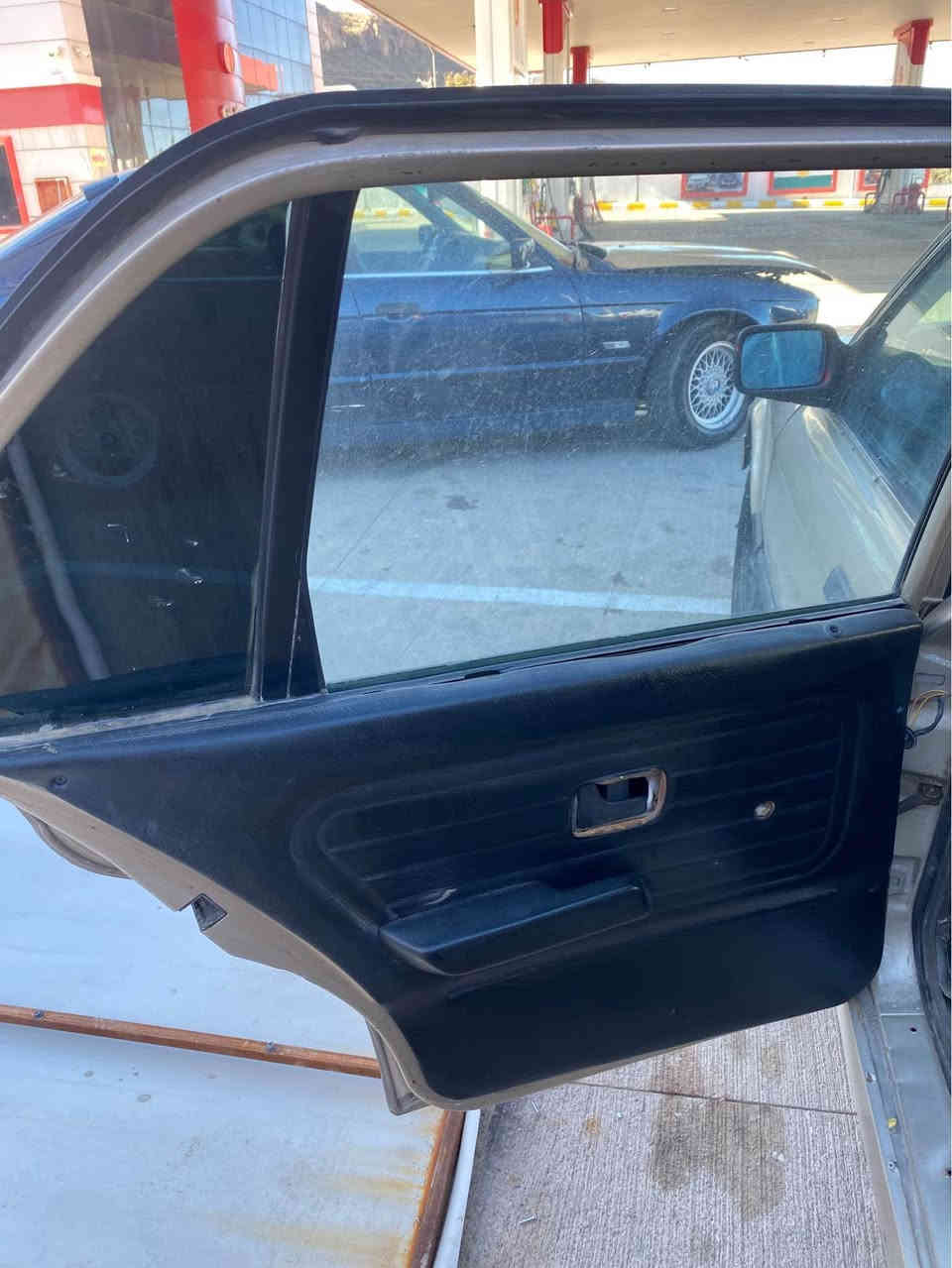 BMW زەعرا
مەکینە ١٨ چوار پستۆن. 
ئاڕم پلاستیک سلێمانی ئەسڵی 
ئاڕم و ئەوەلیات بەشەرت
گێر و مەکینە بەشەرت
لێدرانی قورس بەشەر
موس و بڕاوە بەشەرت
تەقەو ڕەقەی نییە زۆۆر توندۆ تۆڵە
مەکینەی ماشەڵا زۆۆر بەقوەتە تامی ٦ پستۆنێک ئەدا
گزۆز سپۆڕت
سەیارەکە تەنها دەژبولی جوان نیە و بەرە سەقفی هەموو ئەشیای لەگەلە نەمبەستووە
بەرە دەرگاکانی لۆک لۆک
سعری ٢١ و معامەلەی برایانە 
تکایە تکایە گەر موشتەری نی نامەش مەنێرە
*********** واتس ئاپ شقلاوة, أربيل
