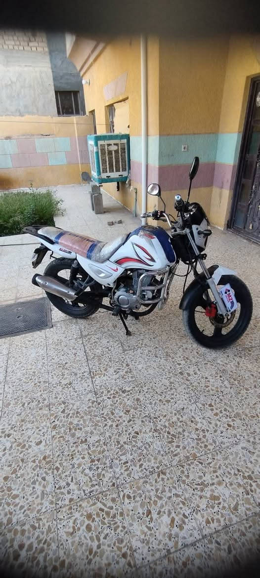 للبيع موطور امزت نوع سنكي
موديل 17 
محرك 150 
موطور نضيف كلش
كهربيات كلها شغاله. 
موطور ع كل عيب 
نضافه موطور بعد انضف من صوره
الاستفسار اكثر ***********
