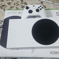 اكس بوكس سيريس S • نضافة 90% • كرتونة وملحقات أصلية
