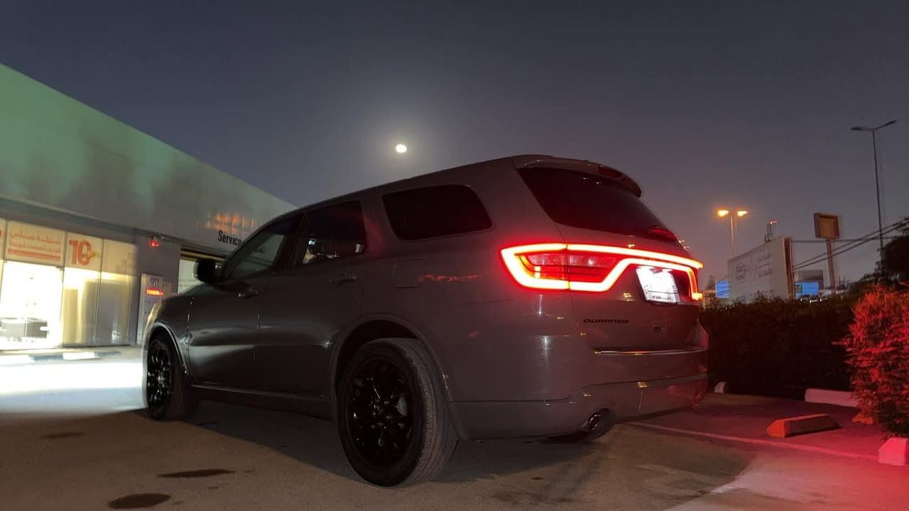 دورنكو ١٩ R/T
٨ سلندر
بلاك توب  كامل مواصفات بدون فتحة
تدفئة وتبريد كشنات امامية
تدفئة كشنات خلفية
مري قلاب
تخم تايرات جديد
دسكات جديدة
كير ومكينة نظيفة جدا
حادث مرفق
للاستفسار
***********
