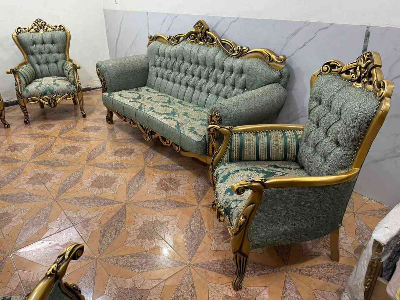 تخم زان تركي ١٠ مقاعد مع ميز وسط اخو الجديد نضافه فول *********** بغداد, العراق
