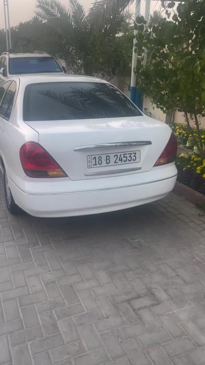 بسم الله 
نيسان سني ٢٠٠٤
سيارة مصبوغة عام بدون حادث أو دواخل 
مكينه وكير وحداديه بالجيس 
للاستفسار اكثر ***********
