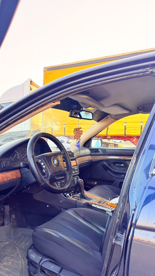 سلام عليكم BMW صقر 528i
السياره بدون ضربه فول مواصفات
عده الفتحه تبريده ثلج ماشالله
محرك جديد مسكر مصار اهواي من شاده اله البدي ماله بدون اخياس ولا جراد والباقي كدام عينك كيره وضعين سياقه سبورت
واتماتيك كهريات كله شغاله
وصاحبه موجود بل نجف مداور ثاني يوم سعر 80 مكاني  ميسان ***********
