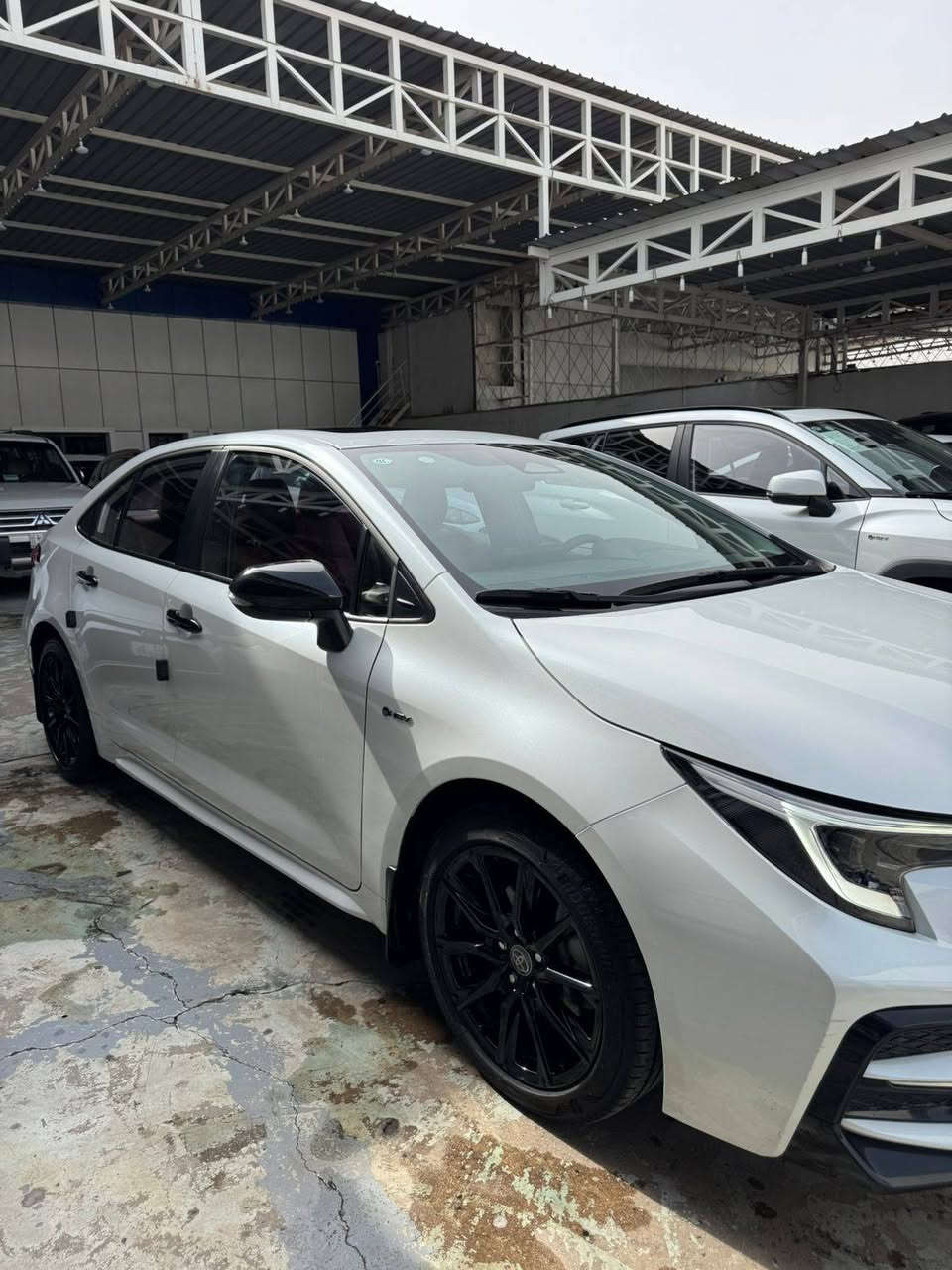 كورلا خليجي هايبرد
مكفوله من صبغ أو بارد 
هايبرد بانزين 
رقم بغداد بسمي 
موديل 25
ماشي 14الف 
بصمه 
فتحه 
جلد لون احمر
كرسي كهرباء
ويل كب اسود كروم 
مكان سياره البياع معرض سيدار 
تلفون *********** اني مكلف بلنشر
