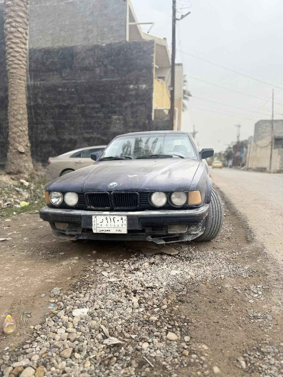 بي ام 730اصلل
السيارة كلها نضيفة بس كشرها 
محرك 3.0 ستة سلندر 
كير محرك كفالة
صدر امامي خلفي جديد 
تايرات جدد
رقم بغداد الماني 
مكانها بغداد
سعر 40وبيها مجال للشراي  مراوس بيش  اعلة
واتساب او رصيد *********** متواجد مازنجر
