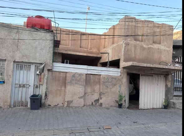 السلام عليكم 
لدي دار في حي الجمعيه ١١٦٣٩ -
مساحه ٢٦٠م -١٣*٢٠_بناء ١٩٨٥-شارع ٨م مقرنص -يتكون من 
١-استقبال٦*٥
٢-هول ٥.٥*٤*٥
٣-غرفتين نوم 
٤- كلدور كبير ٨*٥
٤-مطبخ٤*٥-٤*٥
بحاله جيده جدا يصلح سكن 
على الراغب الاتصال بنا مباشرآ

‭0781 172 4753‬ النجف
