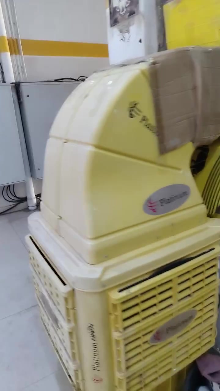 سلام عليكم سنك نضيف ٢ قطعه
مبرده دكت نضيفه مروحه مو سربس حجم كبير الهوه مالته كلش قوي للبيع مكاني وزيريه للاستفسار اتصل *********** مكاني وزيريه
