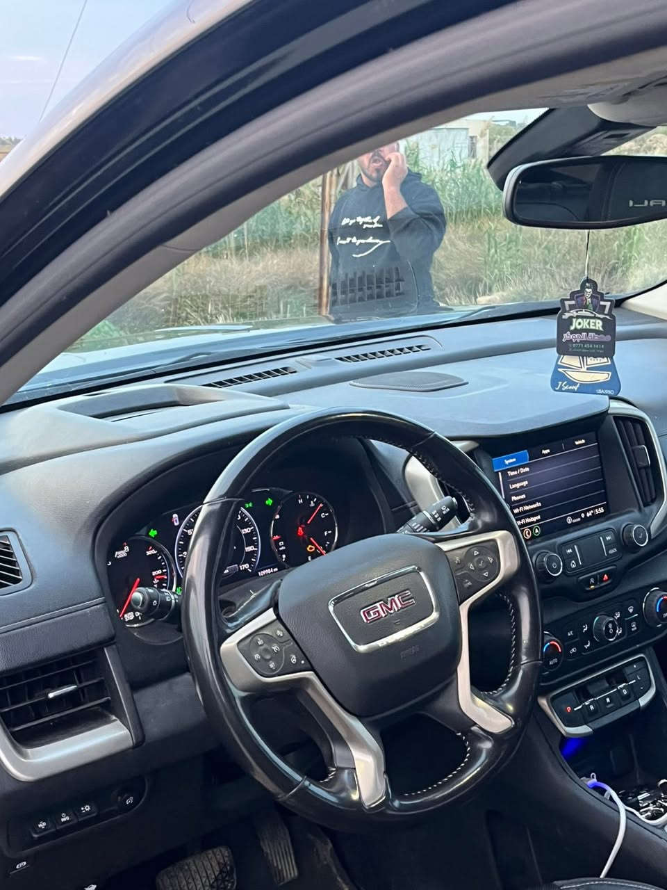 تيران 2022  فول مواصفات 1/1 

                        ‎•الضرر قبق جنطه + بنيد وبارد بالجاملغ الايمن فقط

رقم واسط دولي بأسمي تحويل مباشر 

السعر 173———

الاتصال ***********

السيارة: جي ام سي تيران لون اسود 

الموديل: 2022  فول مواصفات 1/1

بصمه تشغيل

4+4 فور ويل

المحرك: 1.500 L  (اربعة سلندر)

    العداد: 109الف ميل  

لايتات زينون عالي وناصي مع حاجب LED   ‎

تحكم فول كهرباء لكرسي السائق

شاشة الدشبول حجم كبير للتحكم بايعازات السيارة

تبريد قطعتين امامي وخلفي

تدفئة لكراسي المقدمة
تدفئة بالستيرن
سايد بريك دگمة
بنوراما 
سستم صوت BOSE 
تحكم ستيرن جهتين بلوتوث وحاكية وكروس سرعة وتحكم صوت 

نظام ABS مانع انزلاقق 

مكان السياره واسط
