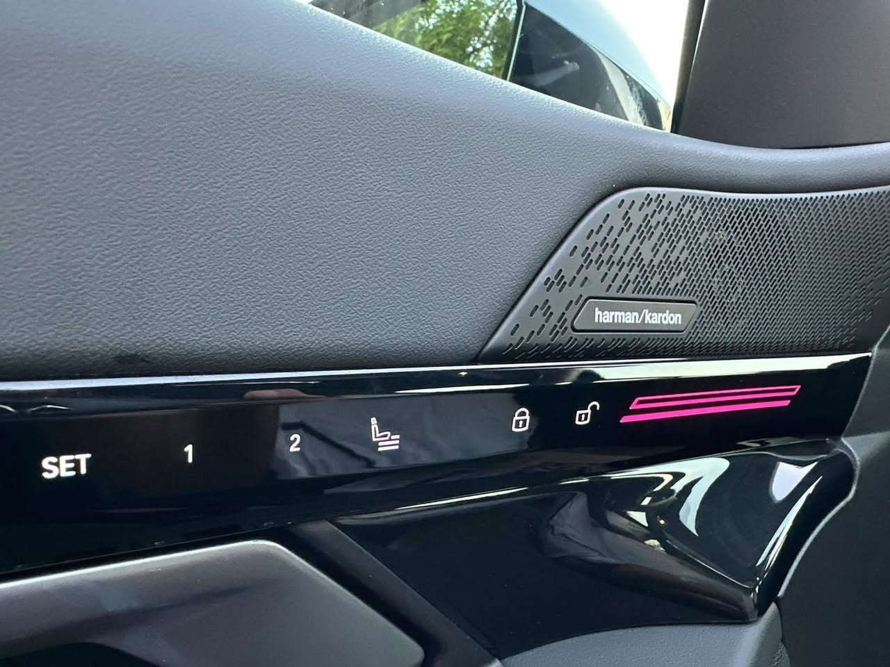 ‎السلام عليكم
‎‏🇩🇪🇩🇪 BMW 530i 

2024 🔶

ماشيه ٣٩ الف 

‎مكينة: 20 توين باور

‎كفالة كير ومكينة كلها بشرط بلادي برغي ممفتوح بيها صاروخ ماشاء الله سيرفس كامل

‎السيارة كلين تايتل كفالة 

‎مواصفـات ال بي ام 

‎. داتا شـو (لاينر) + كيج (عداد) الكتروني

‎. فتحة سقف 

‎.٥ كاميرات 

‎داخل  جلد  اسود 

‎. رادار 360 درجة + رادار نقاط عمياء

‎. رادار تحديد مسار وخطوط شوارع

‎. كشنات هيتـر + خزن ميموري

‎. تغيير الصوت وتغيير الاغاني عن طريق البعد (اشارة اصابع)

‎. ويل بلادي اصلي شركة

‎. لايت اوتو عالي ناصي + ماسحات جام اوتو

‎. تشغيل عن بعد

‎. اوتو ستارت + اوتو هولد 

‎. دشبول ليزري عدد الوان متغيرة

‎. صندوك كهربائي بصمة + بالقدم ينفتح + عن بعد

‎. سستم صوت سماعات هارمان كاردون

‎. مواصفات هواية متنعد ذكرت عدد منها

رقمها دهوك بسمنا الشخصي بشرط التحويل 

السعر 💵💵💵

‎العنوان: اربيل 

***********
***********☎️

‎واتساب - اتصال
