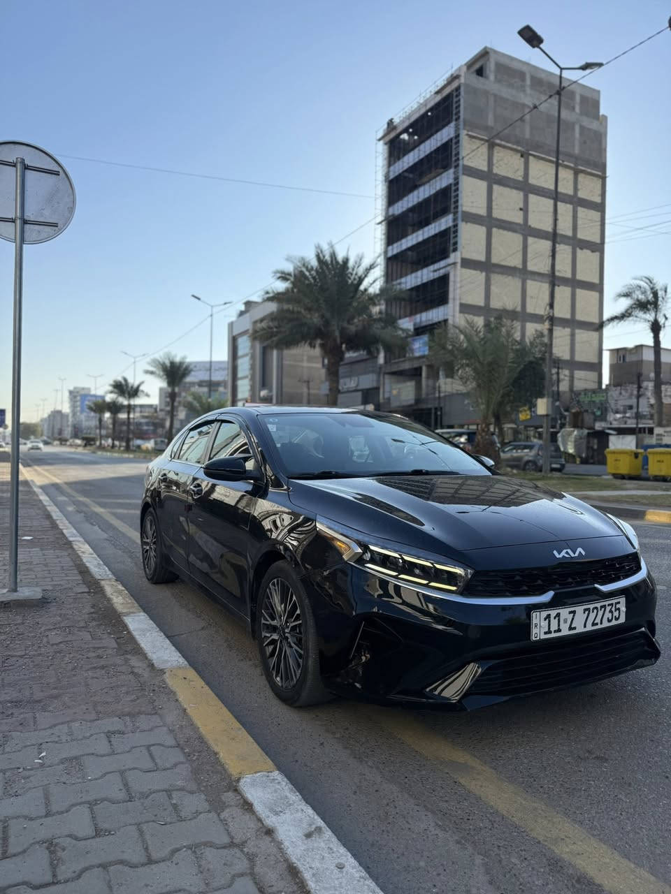 السلام عليكم
KIA FORTE (2023) كيا فورتي 
EX فئة السياره

محرك 2000 

نفاصيل السيارة ....
حادث جانبي بسيط ( باب الصدر و خلف الصدر و بيه بارد جاملغ امامي و خلفي بسيط جهت الصدر )
 ايرباك بردة فقط 
بدون تبديل اي قطعة 
ماشية 36 الف مايل 
كل شي على وضع الشركة بلادي
تبريدها بشرط ( ثلاجة ) باقصى درجات حرارة رقم بغداد باسمي . ثاني يوم احولك
مواصفات السيارة ........
..
كير CVT 
لايت امامي 4 عدسات led
بك لايت خلفي led
حساسات 360 درجة
 فتحه سقف
رادار امامي و خلفي و جانبي
مانع اصطدام امامي
مانع اصطدام خلفي عند الرجوع
نقاط عمياء عند تغيير المسار
حساسات بالابواب للتنبيه عند فتح الباب و سيارة قادمة من الخلف شاشة كبيرة 
حساس اطارات 
تدعم الكار بلي و الاندرويد اوتو
3 وضعيات للقيادة
Normal-Smart -sport
نضام المحافضة على المسار
كروس ( تحكم بالسرعة )
شاحن وايرلس لاسلكي
منافذ للشحن امامية و خلفية
قطعتين تبريد امامي و خلفي
بصمة صندوق خلفي
كامرة خلفية دوارة
اشارات بالمرايا الجانبية 
ندفئة ستيرن
ندفئة كشنات امامي
نظام تنبيه اذا تحرك السير وانت بقيت واكف تنبهك  
ويل كب بلادي حجم 17
نظام ترحيب صوتي
السعر160 وبيه مجال بسيط
مكان السيارة بغداد( الحريه )

0790 272 1936‬
0770 998 9938
