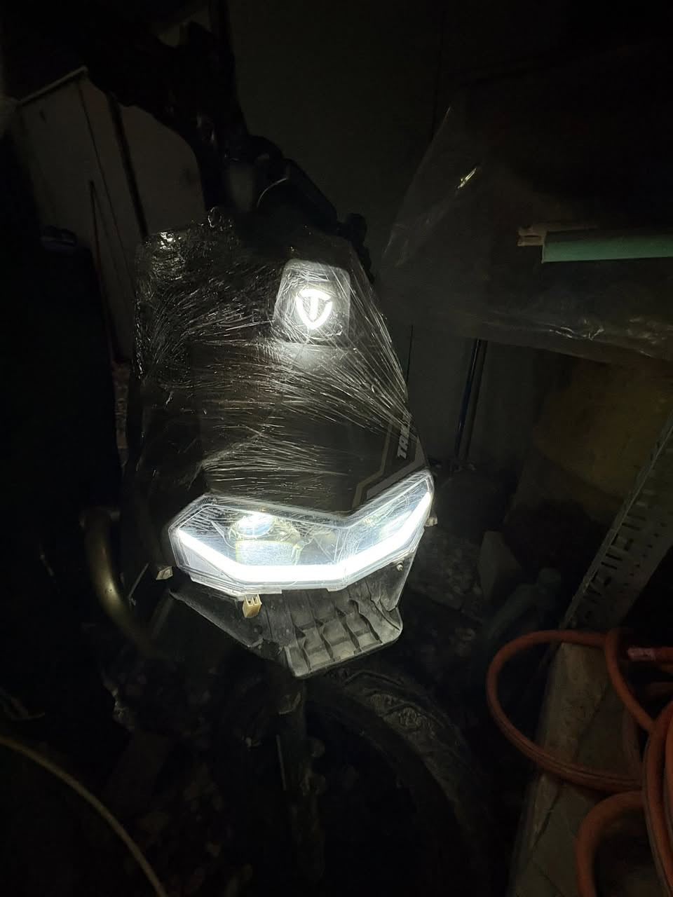 دراجة تايلج t73 غنية عن التعريف
اول شي الدراجة بيها حادث بسيط تجي وتشوف بعينك 

دراجة فول اذا ماتعرف نوعية الدراجة اسأل عليها 
ماطور نظيف 
1.الملف ٣٠٠٠ نحاس اصلي 
2.عدد البطاريات 6 كبار شركة تايلج اصليات شرط 
3.الشحن يمشيك 100 كيلو واكثر شرط 
4.السرعة 87 حقيقي شرط 
5. بريكات هايدروليك مانع انزلاق
6. بصمة تشغيل عن بغد دبل  وسويج دبل بصمتين 
7. منفذ شحن اشارة يمنه يسره ودبل اشارة 
السعر ٧٠٠ وبيها مجال ان شاء لله 
متوفر خاص او واتساب (***********) العنوان بغداد الجديدة شارع المسبح
