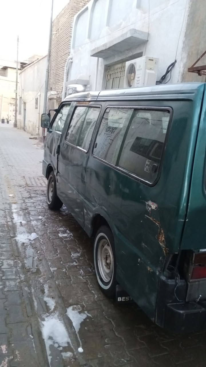 السلام عليكم سياره بسته موديل 95 مكينه وقير واكسن كفاله شواص كفاله اغراضها موجوده كلها ***********
