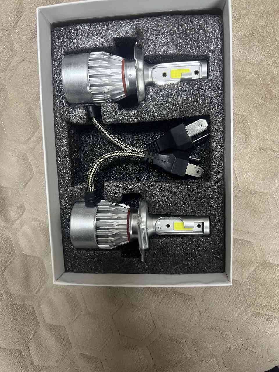 السلام عليكم 
زينون للبيع ما مستخدم
قوة 65 واط
السعر خاص 
للاتصال ***********
