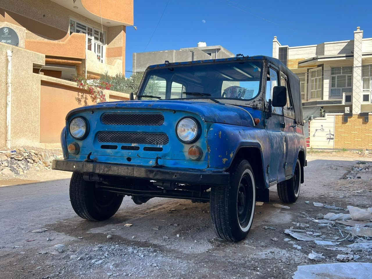 88البيع بدون كير مكينه حاويه شاصي دنكير اكسن روسي 2005جعمقه 2005تخم تاير جديد كهربائيات كله شغاله سيارة ما ناقصها شي كامله مكمله الشراي يتصل /***********
