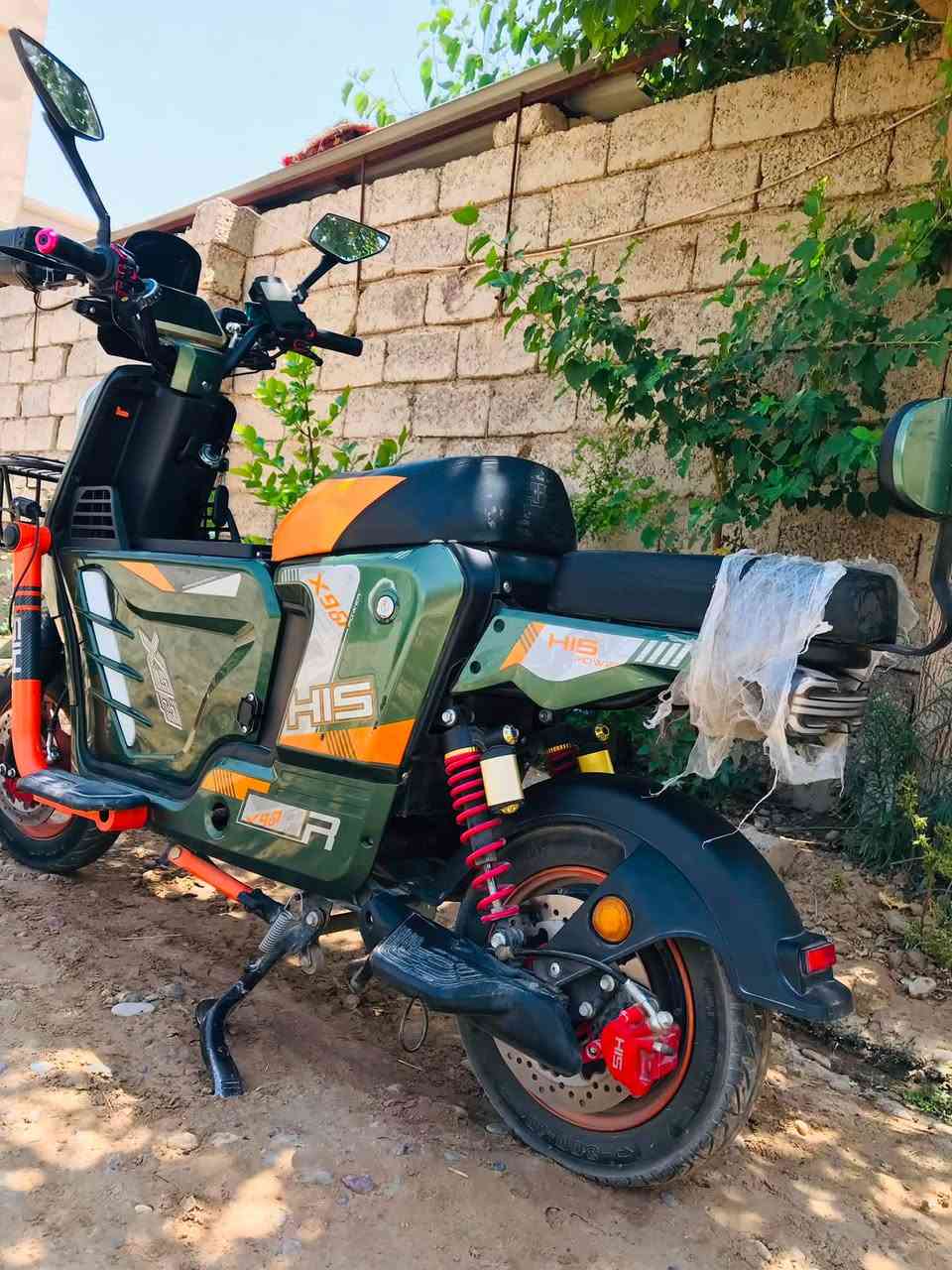 السلام عليكم 

ماطور x900
باتريات 32 امبير 
باتريات عدد 5
اشاير يمين يسار
ضو عالي ناصي 
بي نظام بك R
ماطور نضيف جداً
بي جنطة 

سعر 500 وبس مجال 
يرهم مراوس بماطور بانزين فقط 
متواجد خاص 
هـ ***********
