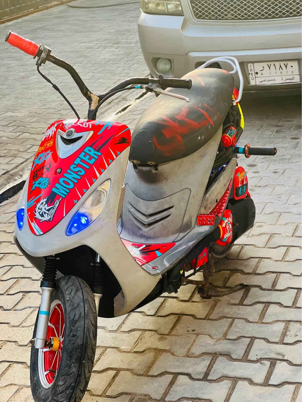 السلام عليكم ماكس قجمه الدراجه منزلهه حاويه قبل فتره دراجه نضيفه وصلهه موجود ما ناقصهه برغي غراضهه كامله مكينه 55تايوان اصلي كلجات تفصيخ اصليه 
ترايك من البصره لناصريه شلعه ومعدل تحفر التبليط 
عزم قوي مال جناي بيهه نواعم تزويد خير من الله الدراجه رايدهه ب٨٥٠ مكاني ابو الخصيب رقمي*********** Colombo, Sri Lanka
