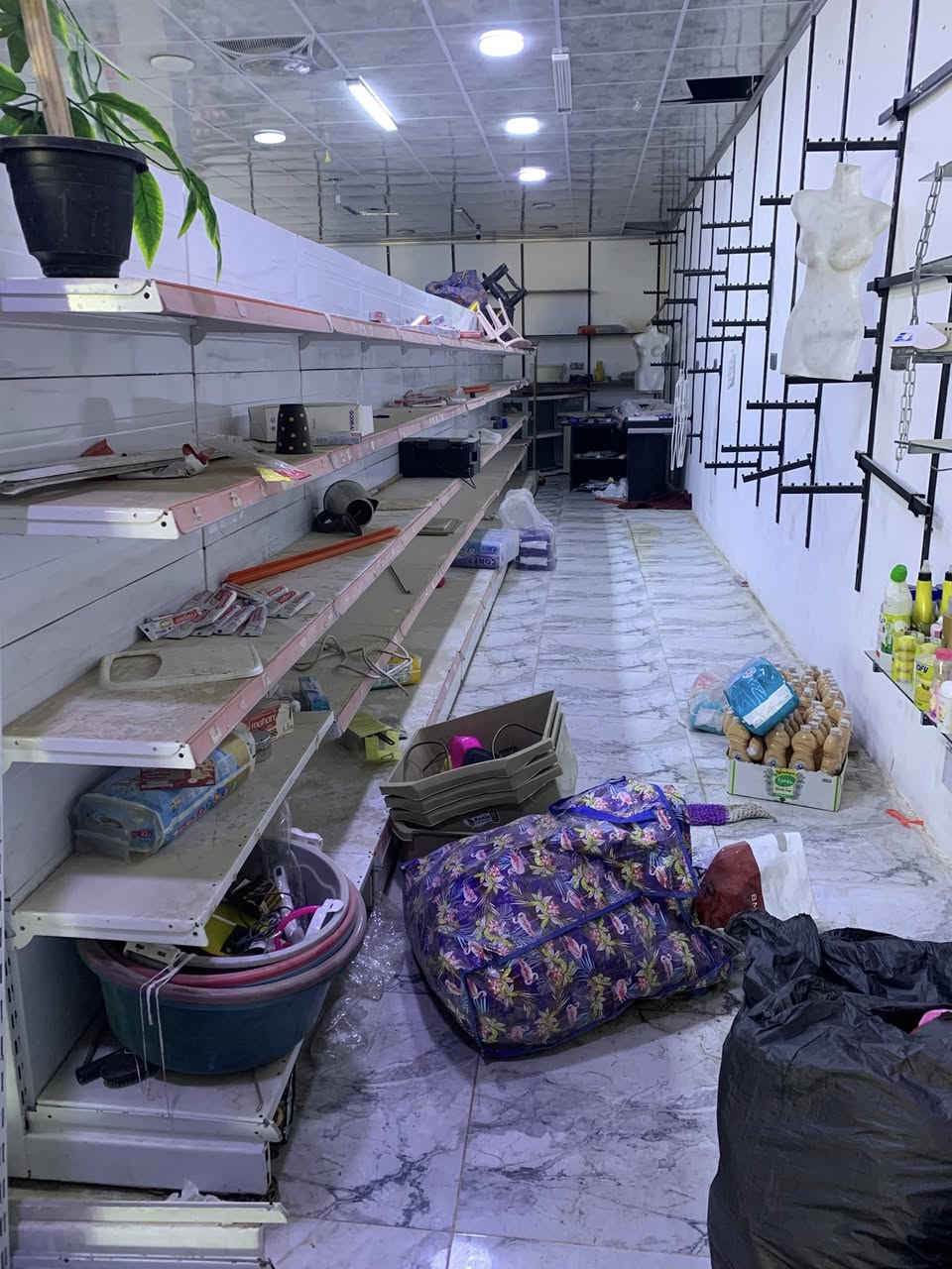 ‏الرفوف  للبيع
التوصل عل رقم ***********
